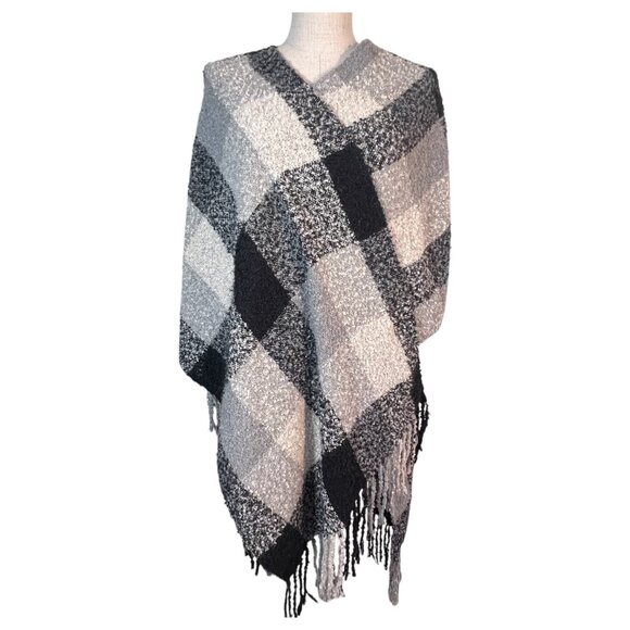 Woolrich Women One Size Black & Gray Plaid Poncho Amelia Shawl Blanket Wrap Cape - Picture 2 of 5